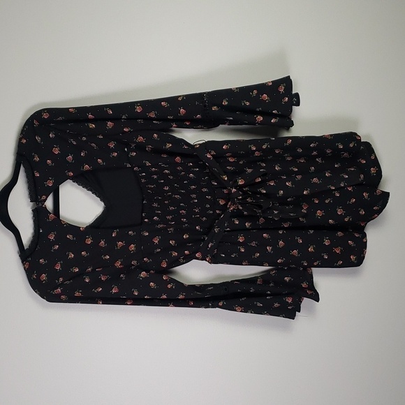 Disney Princess Womens Rosebud & Polkadot Print Bell Sleeve Romper Size L - Picture 9 of 16